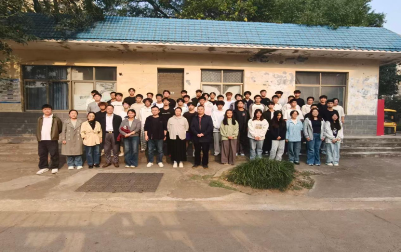 智能装备技术学院开展学生宿舍安全隐患专项排查工作